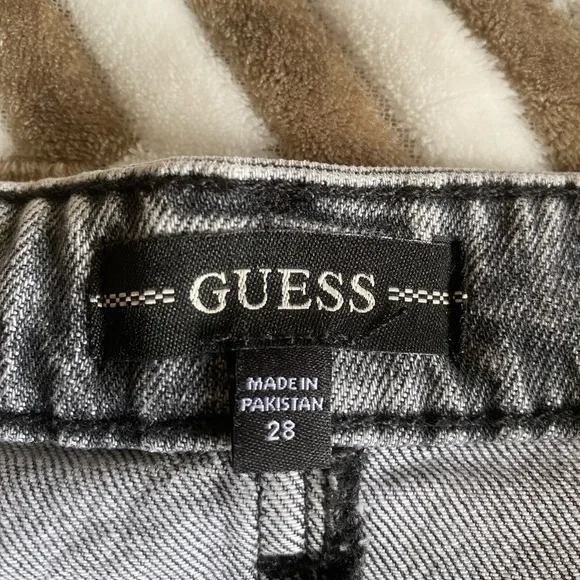 NWOT! GUESS Denim skirts Sz 28 - Picture 13 of 17